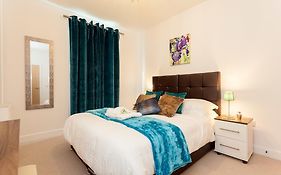 Self-Contained Town Centre One Bedroom Apartments By Helmswood Serviced Apartments