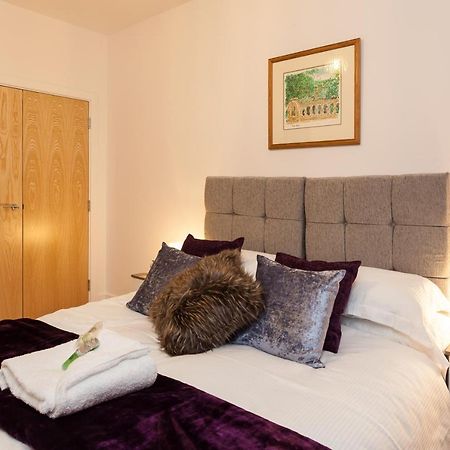 Self-Contained Town Centre One Bedroom Apartments By Helmswood Serviced Apartments Redhill  Exterior photo