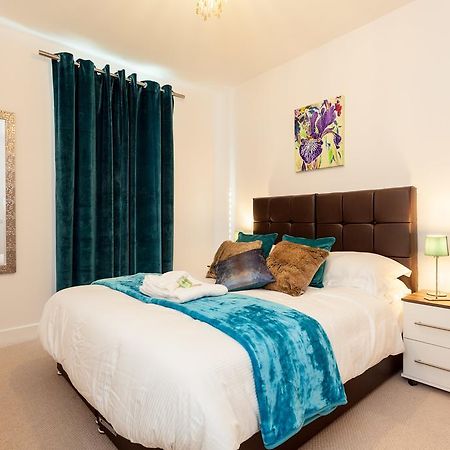 Self-Contained Town Centre One Bedroom Apartments By Helmswood Serviced Apartments Redhill  Exterior photo