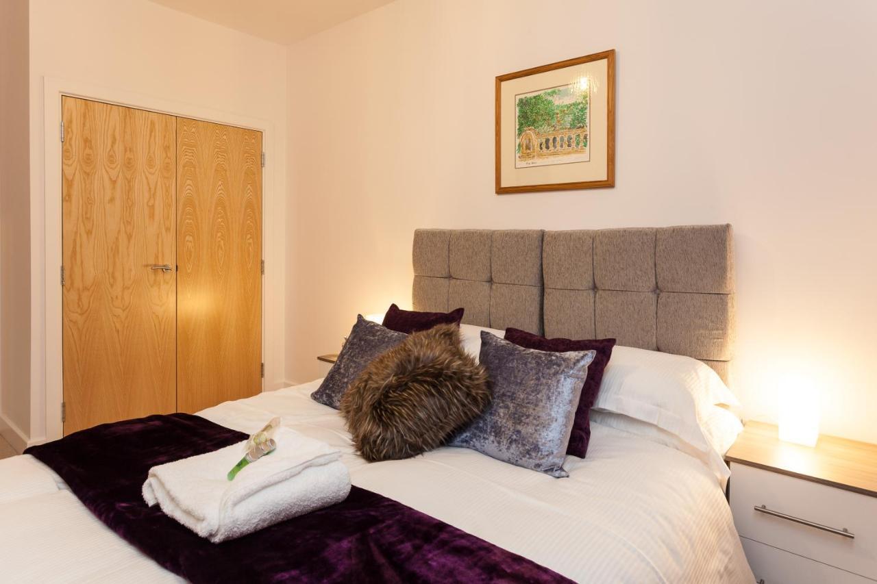 Self-Contained Town Centre One Bedroom Apartments By Helmswood Serviced Apartments Redhill  Exterior photo