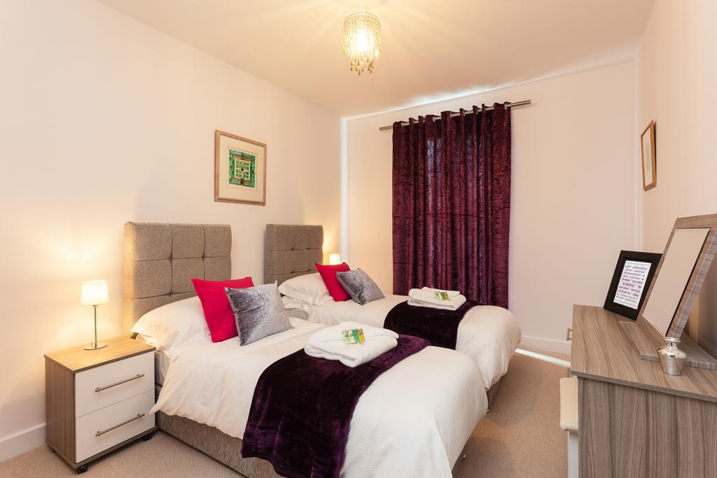 Self-Contained Town Centre One Bedroom Apartments By Helmswood Serviced Apartments Redhill  Exterior photo