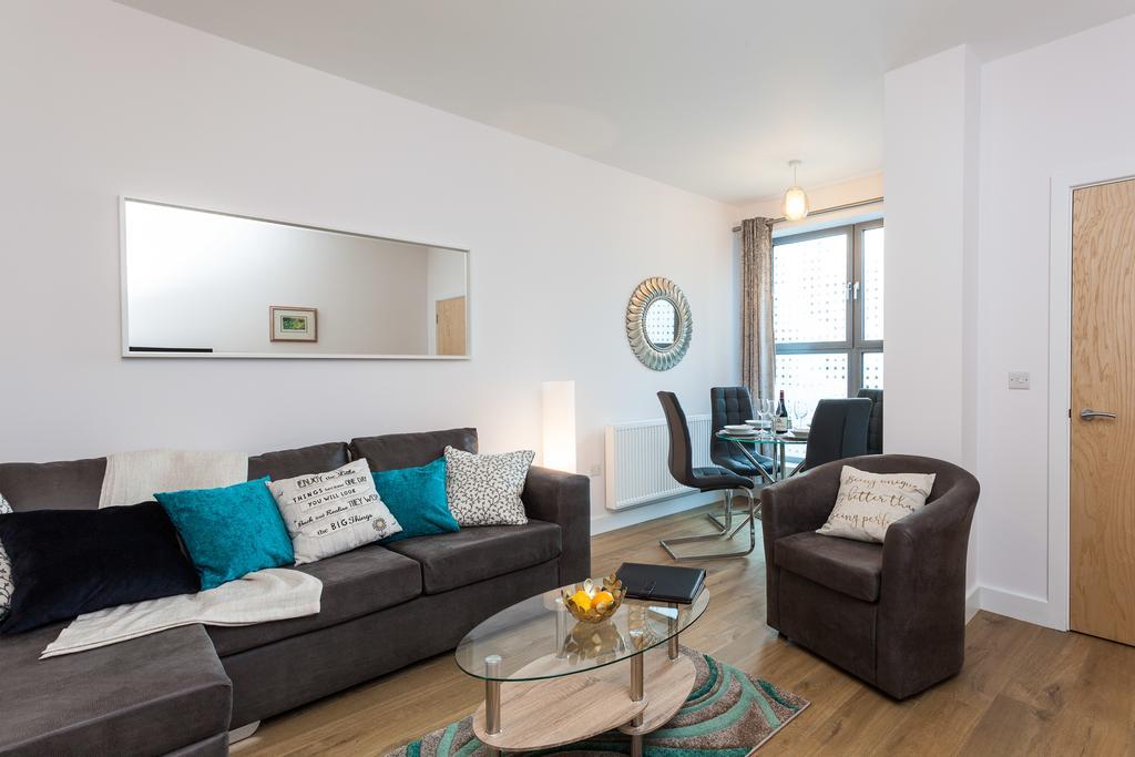 Self-Contained Town Centre One Bedroom Apartments By Helmswood Serviced Apartments Redhill  Exterior photo