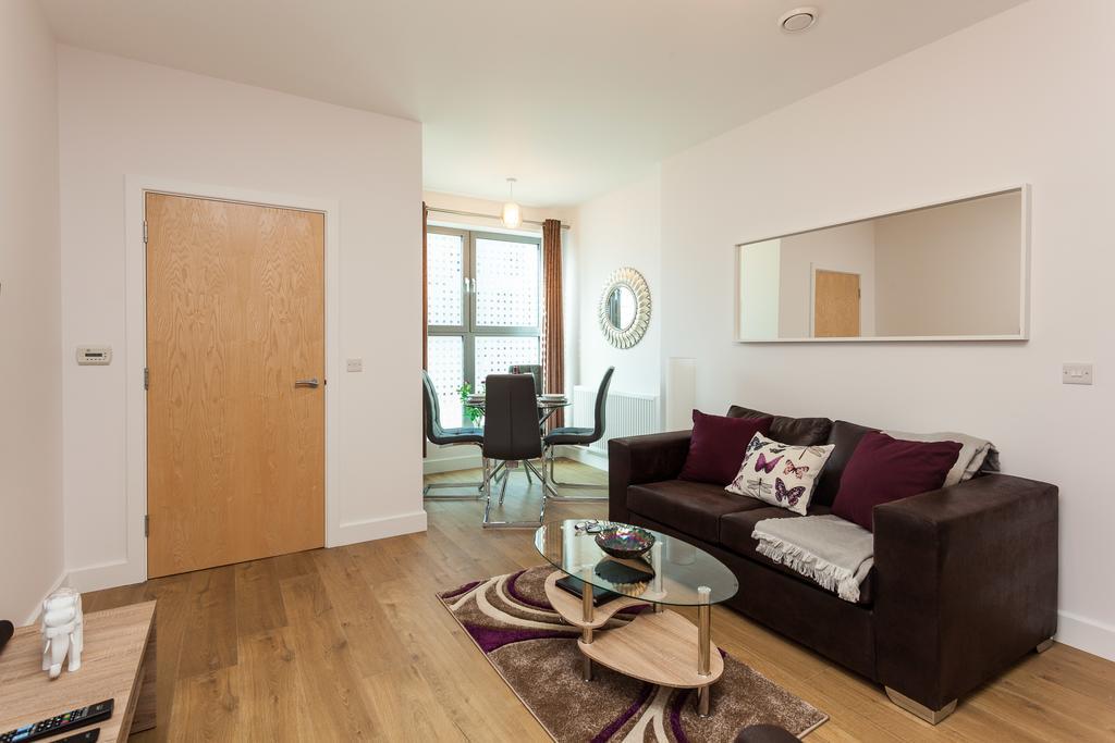 Self-Contained Town Centre One Bedroom Apartments By Helmswood Serviced Apartments Redhill  Exterior photo