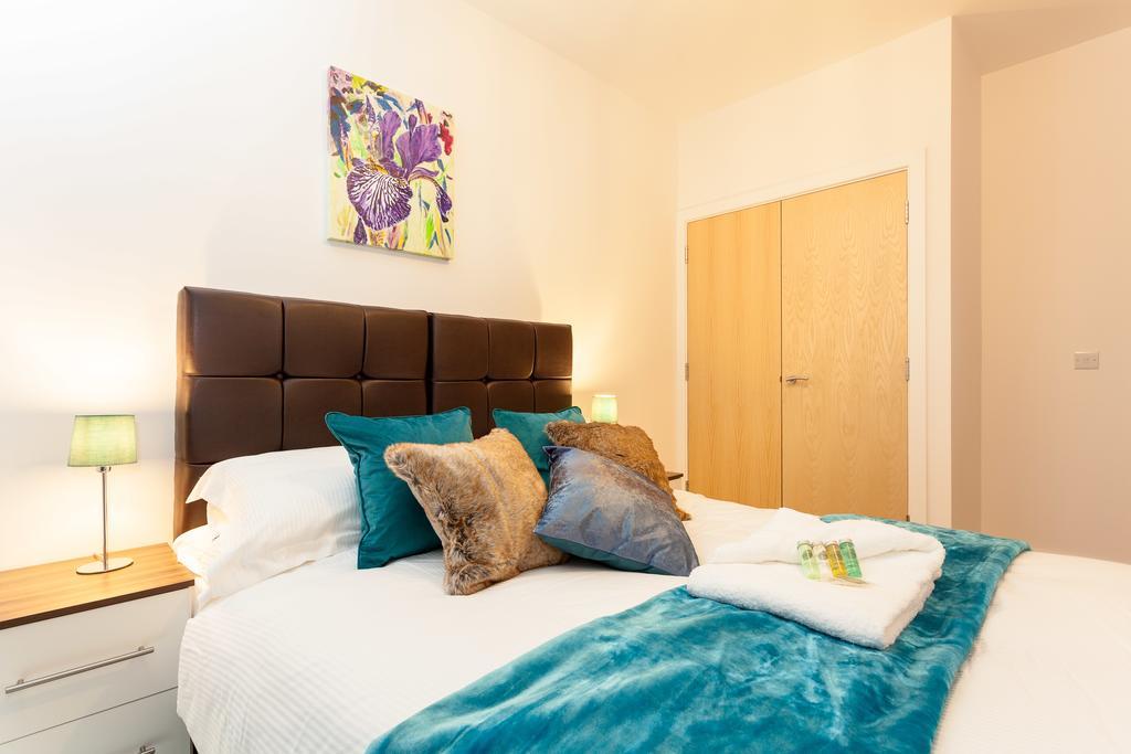Self-Contained Town Centre One Bedroom Apartments By Helmswood Serviced Apartments Redhill  Exterior photo