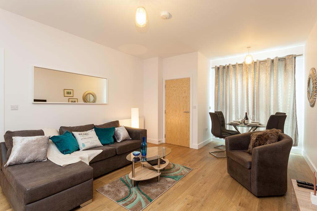Self-Contained Town Centre One Bedroom Apartments By Helmswood Serviced Apartments Redhill  Exterior photo