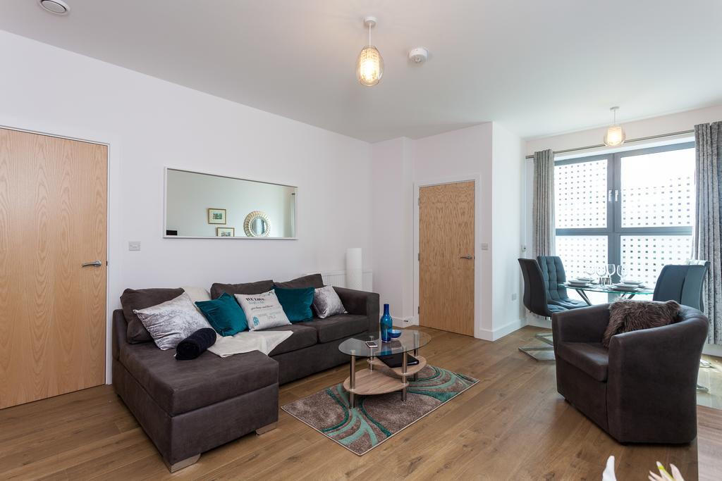 Self-Contained Town Centre One Bedroom Apartments By Helmswood Serviced Apartments Redhill  Exterior photo