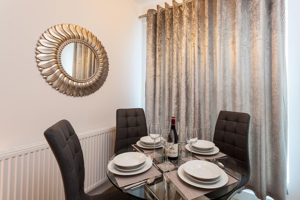 Self-Contained Town Centre One Bedroom Apartments By Helmswood Serviced Apartments Redhill  Exterior photo