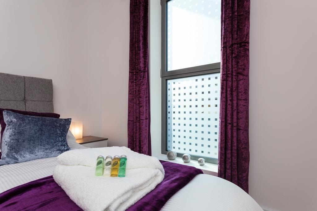 Self-Contained Town Centre One Bedroom Apartments By Helmswood Serviced Apartments Redhill  Exterior photo