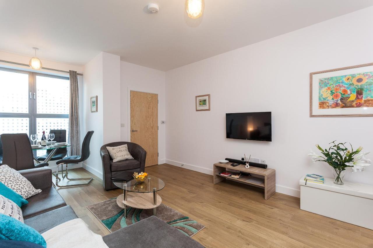 Self-Contained Town Centre One Bedroom Apartments By Helmswood Serviced Apartments Redhill  Exterior photo